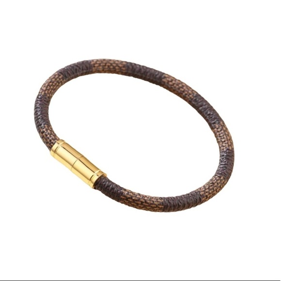 Mens Faux Leather Round Magnetic Closure Bracelet - Picture 2 of 7